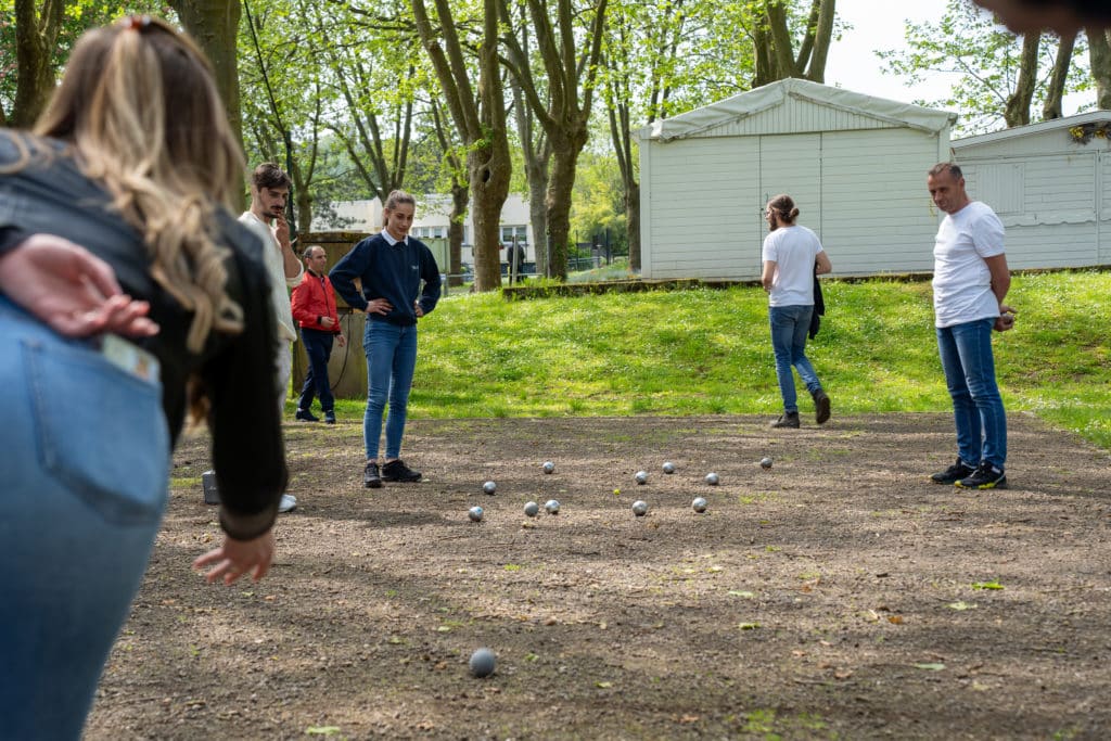 Pour clôturer la journée, pétanque, balade en forêt ou discussion autour d'une chanson était au programme. 